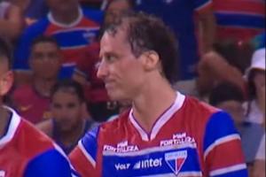 星空赛事推荐-时间是把杀猪刀大卫路易斯剪去昔日蓬蓬头 头发稀疏&斑秃明显