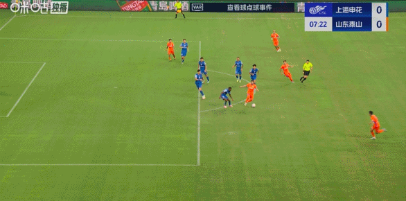 雷速评审团：刘洋传中打到马纳法手臂裁判未判点，判罚正确吗