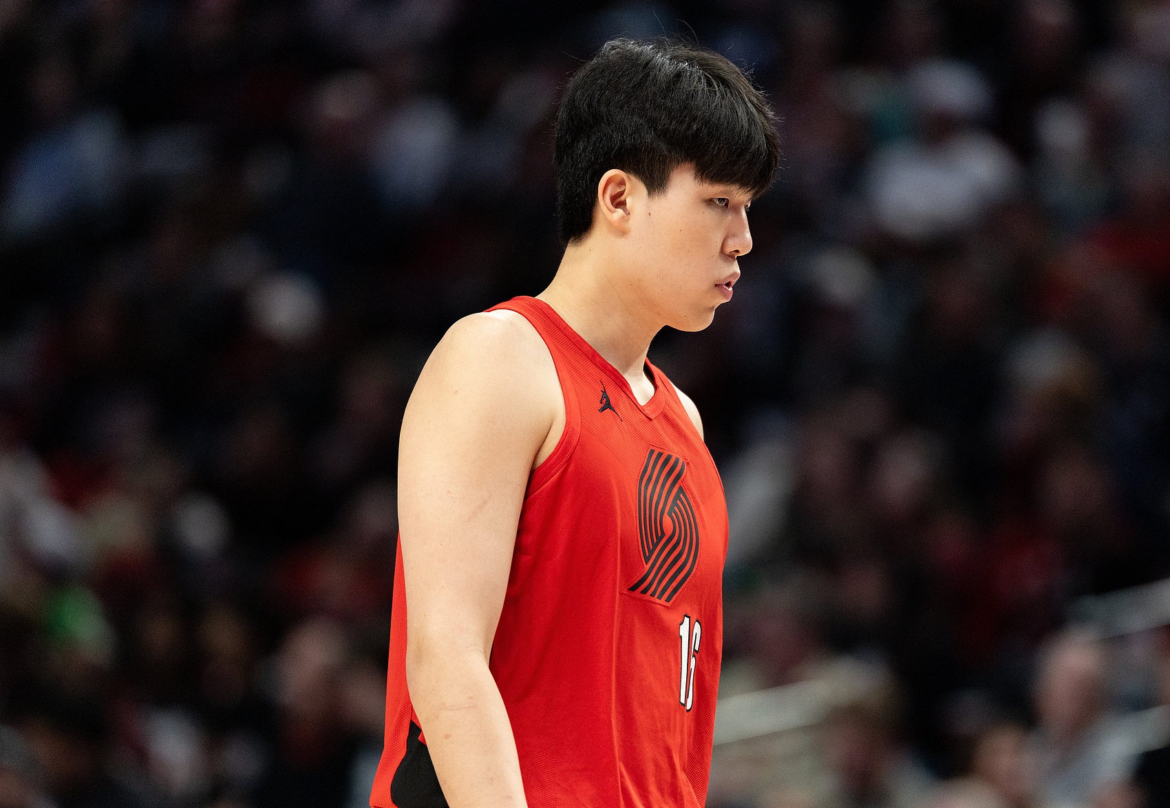 美媒体人：杨瀚森上场不多但大家都喜欢他 有点像当年的白曼巴