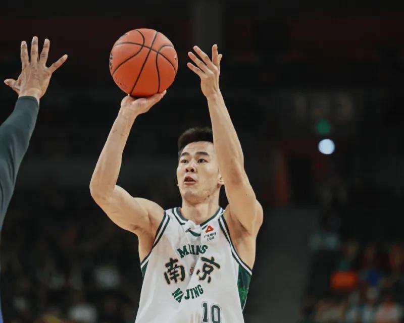 星空体验-郭昊文汉兹暴走也带不动同曦！王世龙+3将纯战犯，防守几乎为0！